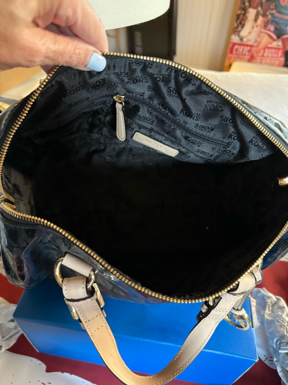 Michael Kors Black Patent MK Monogram Satchel with Matching Wallet - Picture 3 of 8